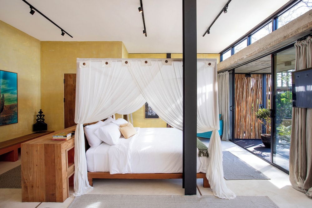 Ikat Suite w/Partial Ocean & Jungle View photo 2