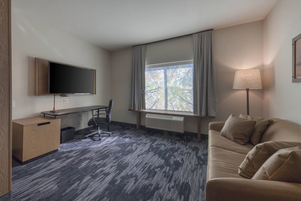 Suite, 1 King Bed with Sofa bed (Hearing Accessible) - Photo 3
