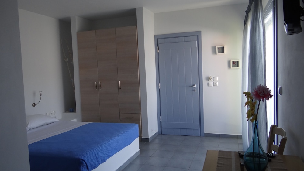 Comfort Twin Room, 1 King Bed, Non Smoking, Sea View photo 2