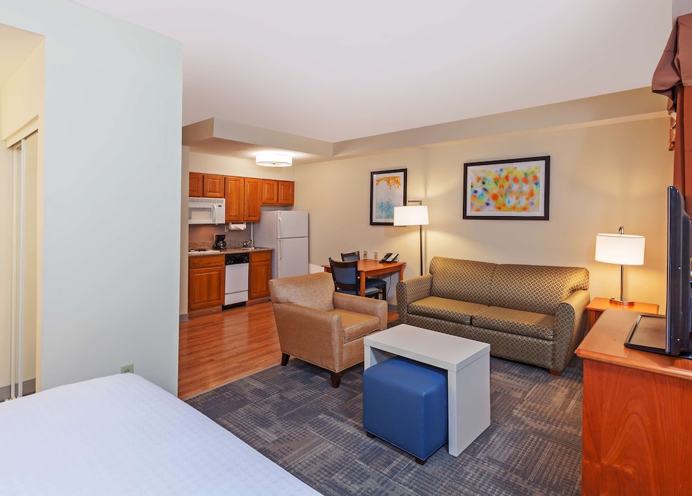 Suite, 1 Queen Bed, Non Smoking - Photo 1