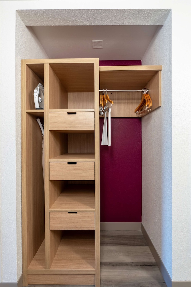 Standard Room, 1 King Bed, Accessible (Roll In Shower) - Photo 10