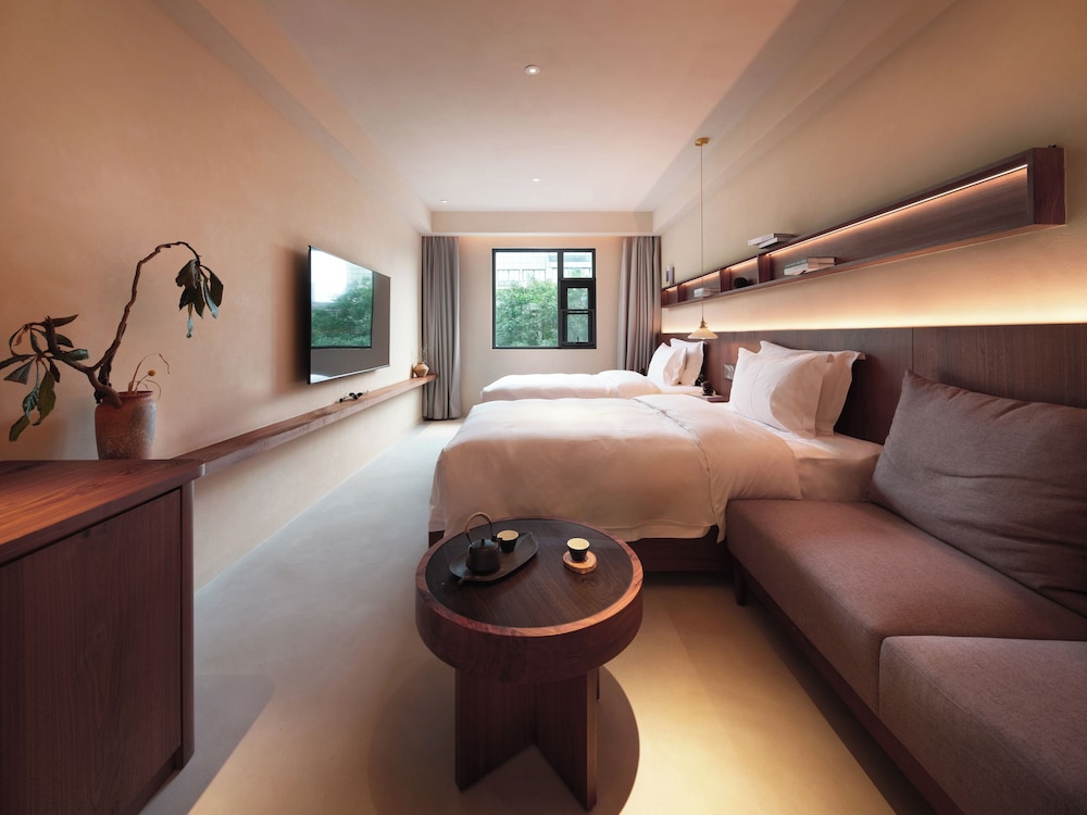 Superior Twin Room, City View