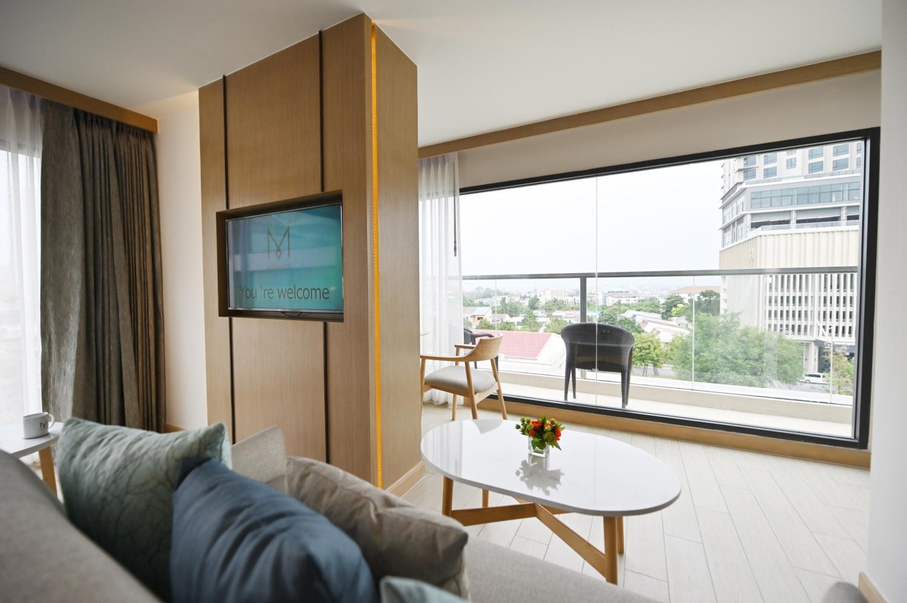 King Room with Balcony - Photo 5