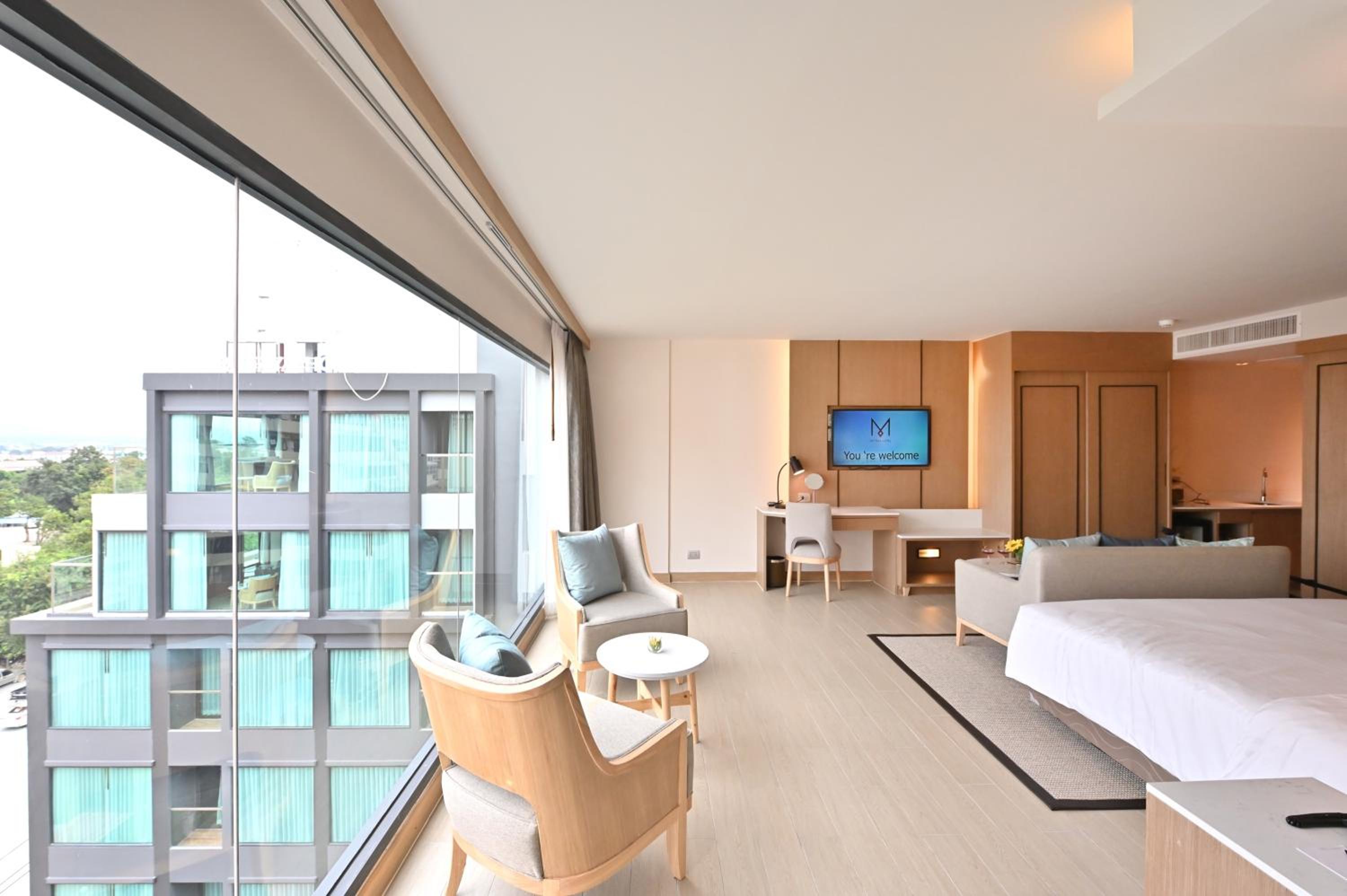 King Room with Balcony - Photo 3