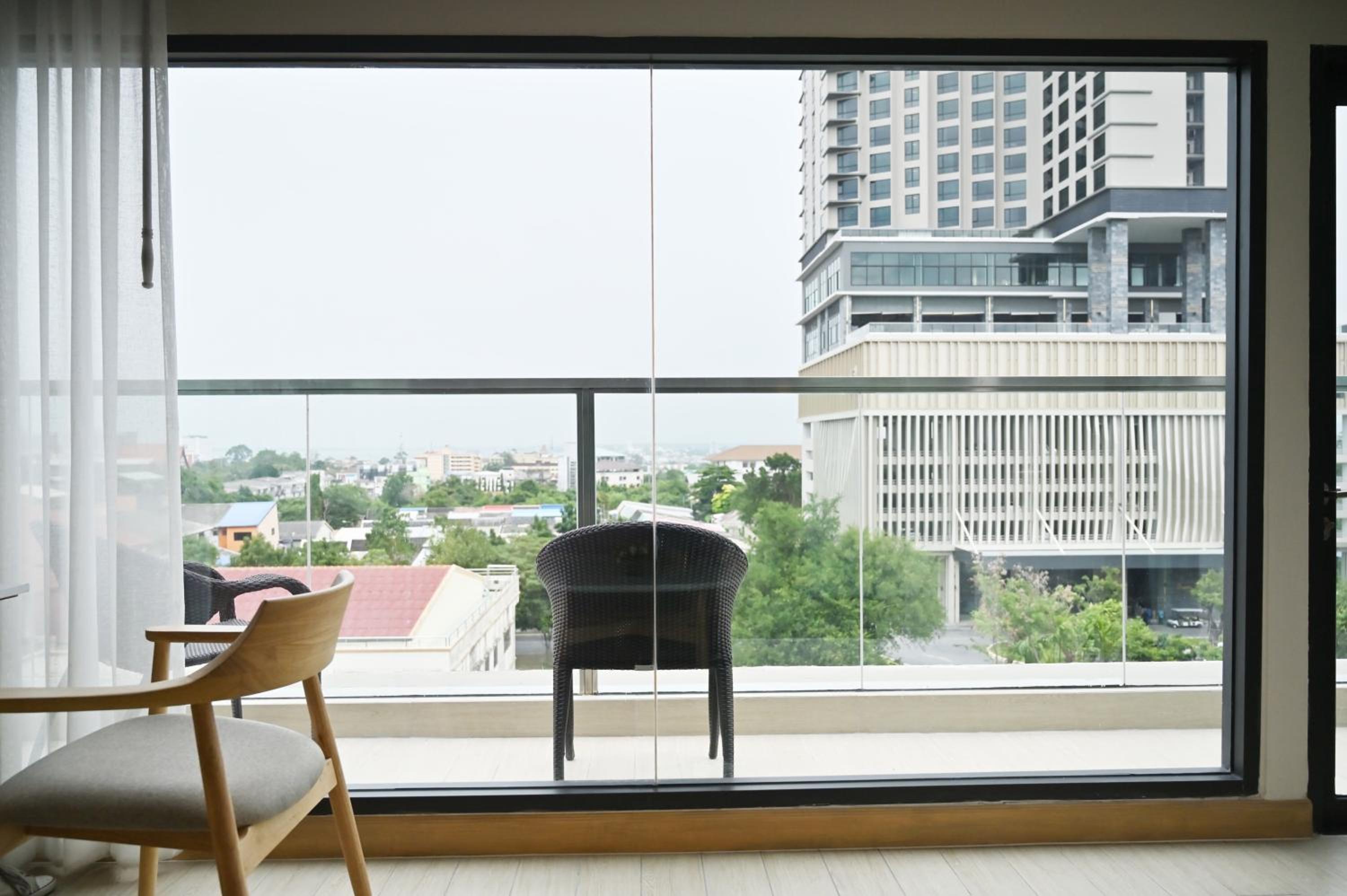 King Room with Balcony - Photo 2