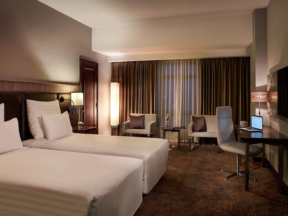 Superior Room, 2 Twin Beds, City View photo 3