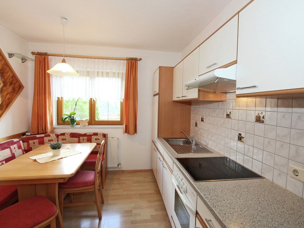 Classic House, 5 Bedrooms photo 2