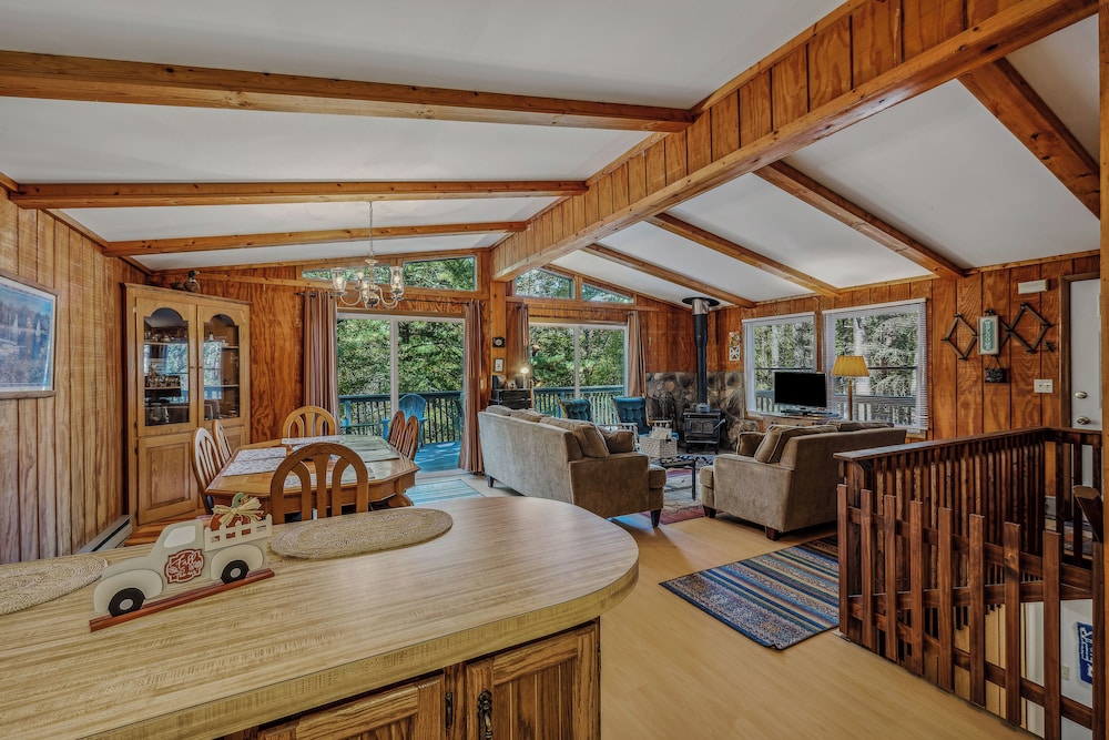 House, 2 Queen Beds, Mountain View (Mountain View Hideaway- A Fun Time Aw) photo 1