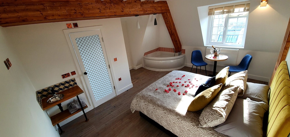 Premium Suite, Hot Tub, City View (2nd Floor ) photo 2