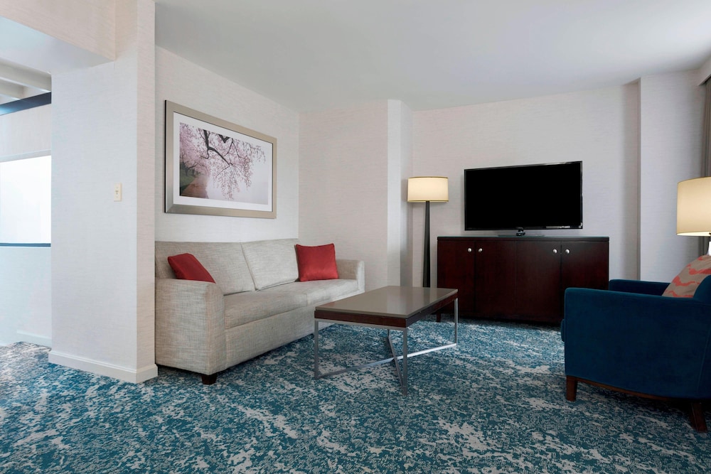 Suite, 1 Bedroom - Photo 15