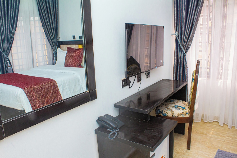 Deluxe Room, City View