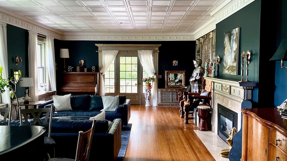 Renaissance Suite, Multiple Beds, Garden View, Courtyard Area photo 2