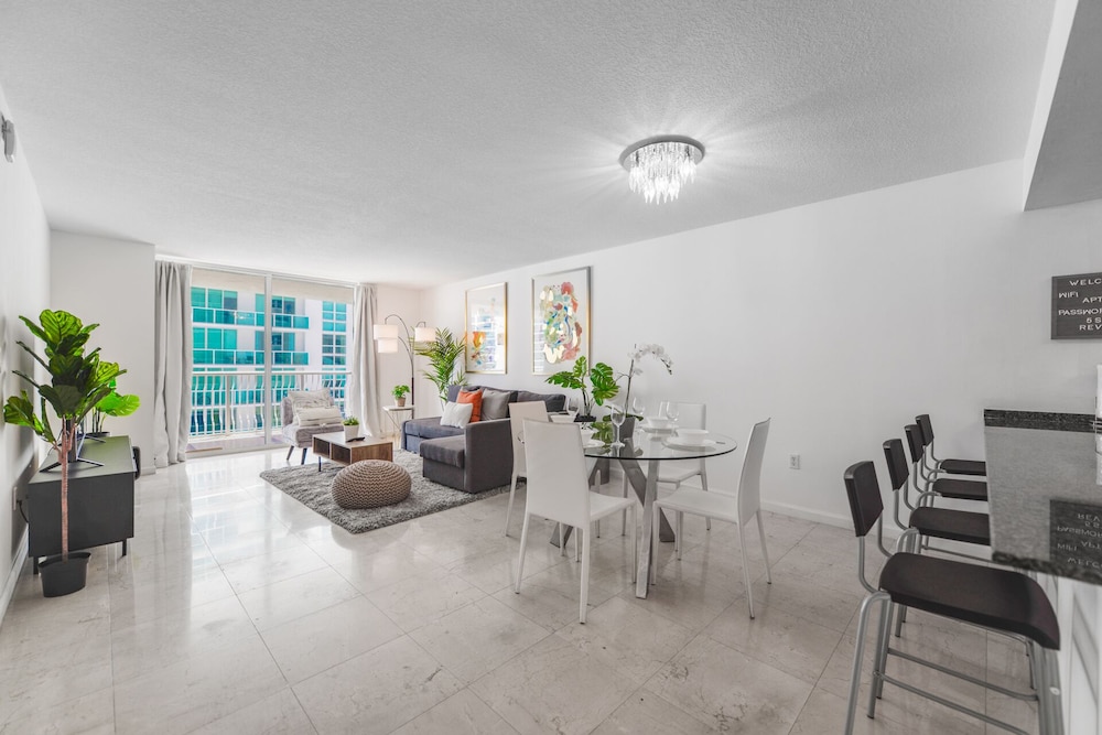 Luxury Condo, 1 Bedroom, City View photo 1
