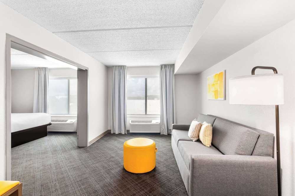 Suite, Multiple Beds, Non Smoking - Photo 8
