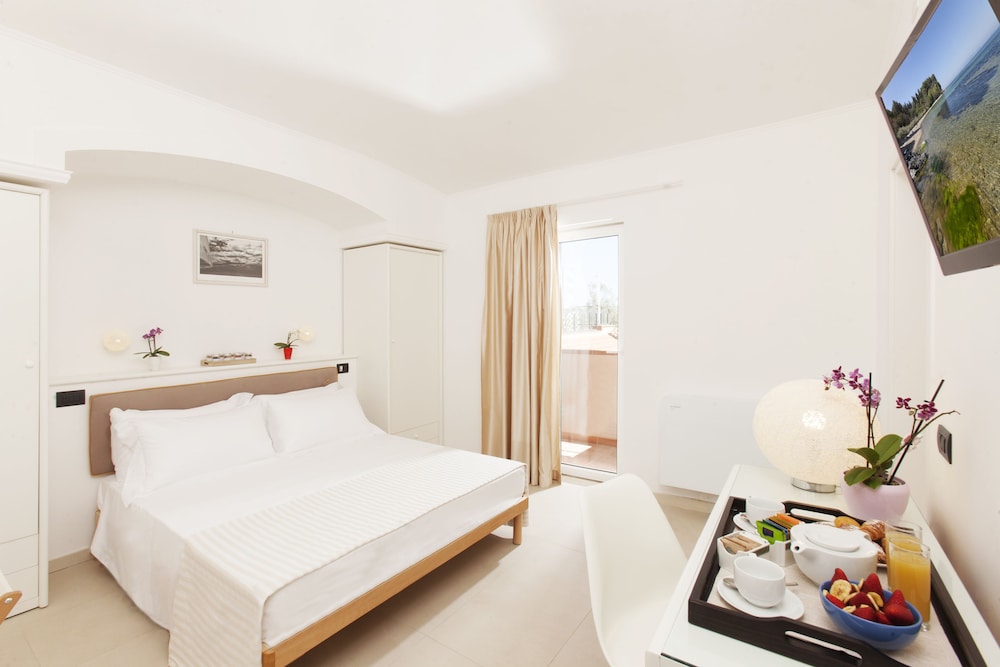 Standard Room, Balcony, Courtyard View photo 1