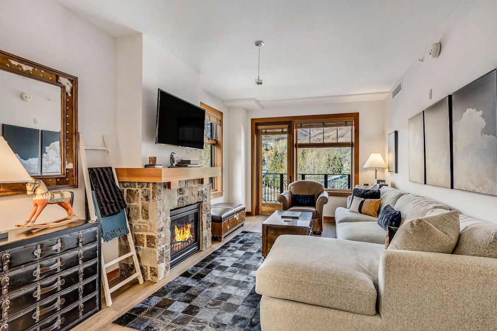 Luxury Condo, 1 Bedroom photo 2