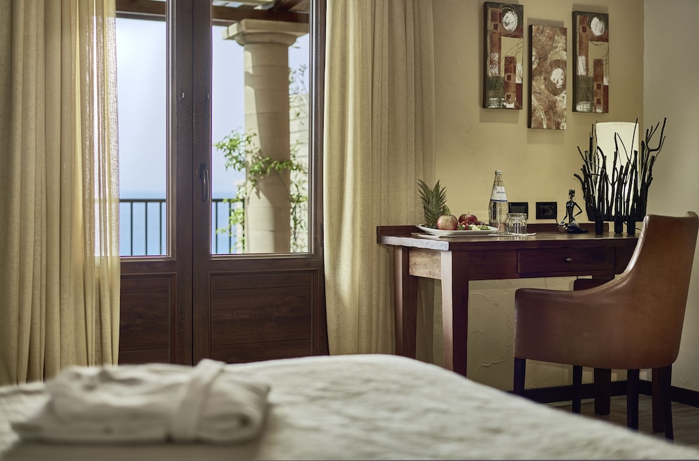 Deluxe Double Room, Terrace, Sea View photo 2