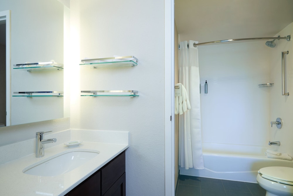 Suite, 1 Bedroom - Photo 5