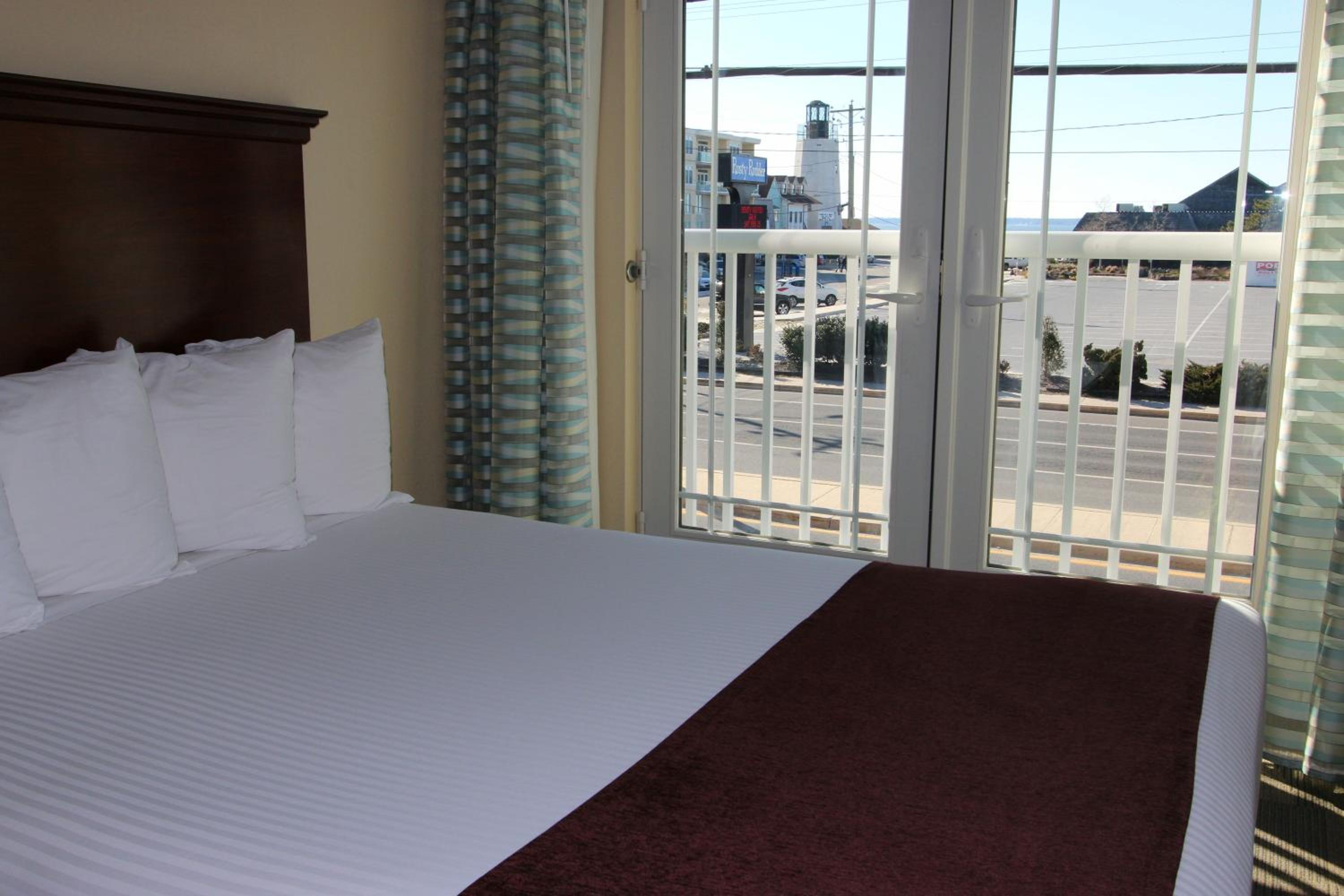 Deluxe King Room with Spa Bath - Non-Smoking photo 1
