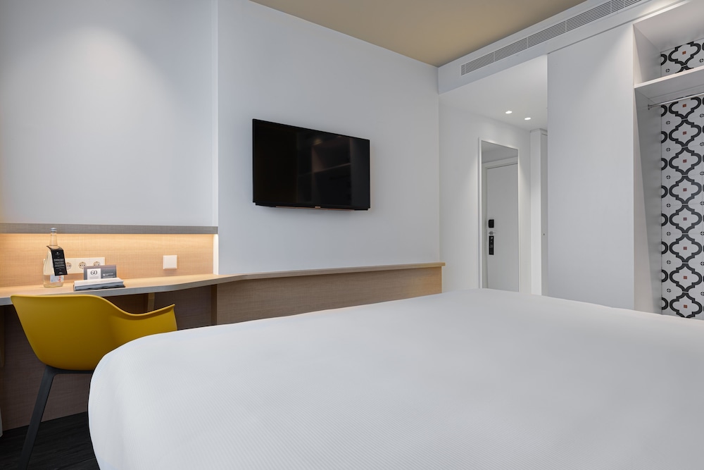 Double or Twin Room (Children Sharing Bed) - Photo 2