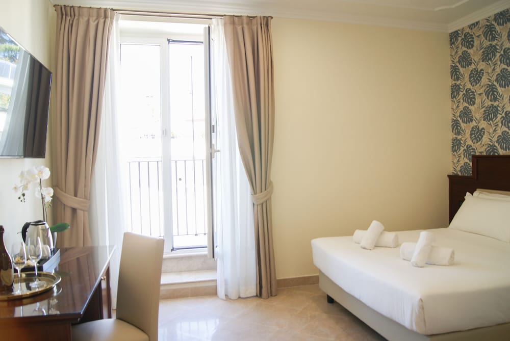 Suite, Balcony, City View photo 2