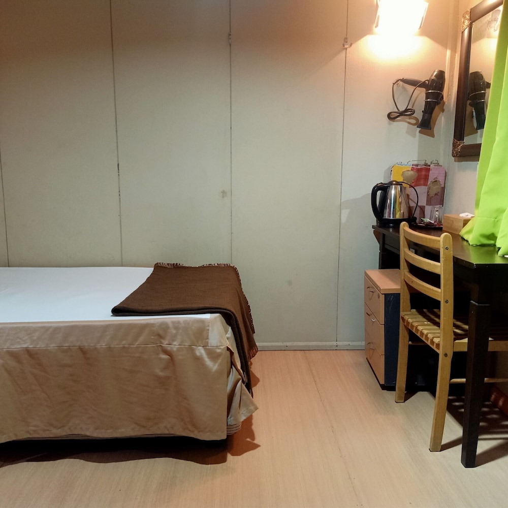 Twin Room, Shared Bathroom photo 2