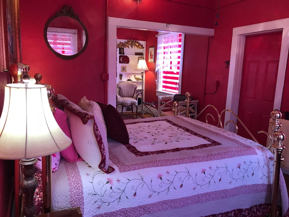 Ruby Suite, 1 King Bed (Second floor) photo 2