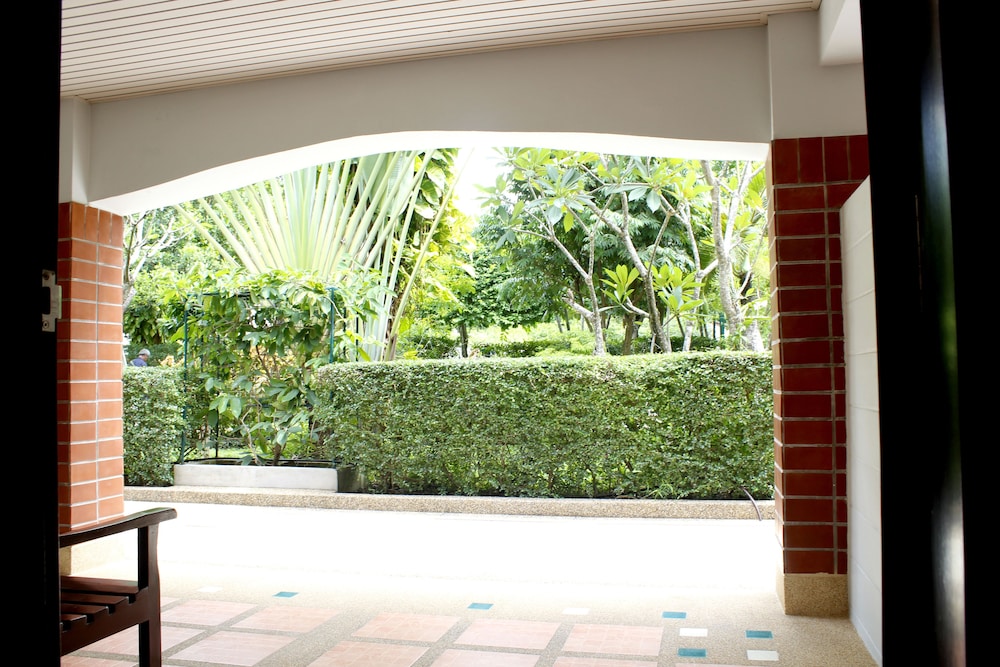 Premium Deluxe Room - Photo 16