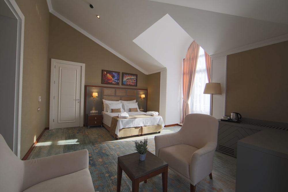 Business Suite photo 2