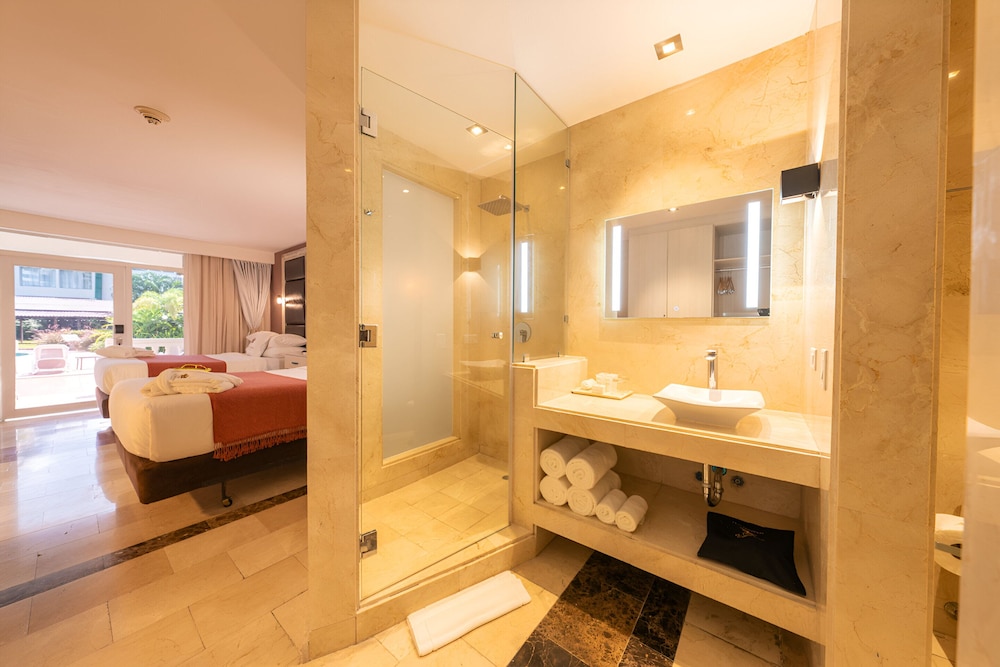 2 Double Beds, Cabana Room, Poolside Room - Photo 5