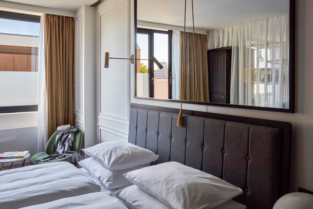 Suite, 1 King Bed, Balcony photo 1