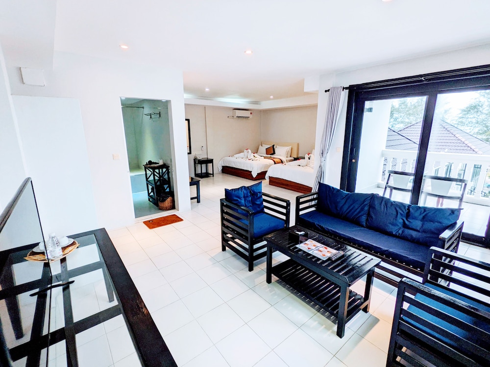 Family Room with Sea View photo 3