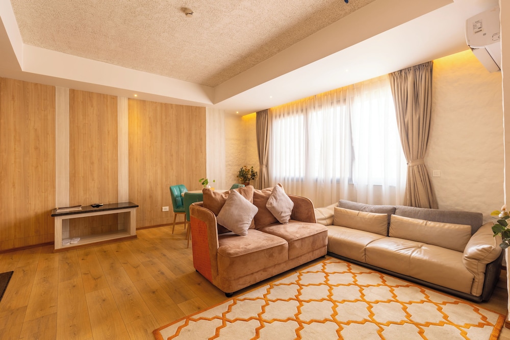 Executive Room - Photo 6