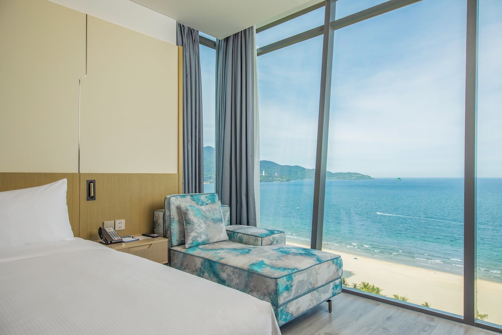 Suite King Ocean Front with Bathtub - Photo 2