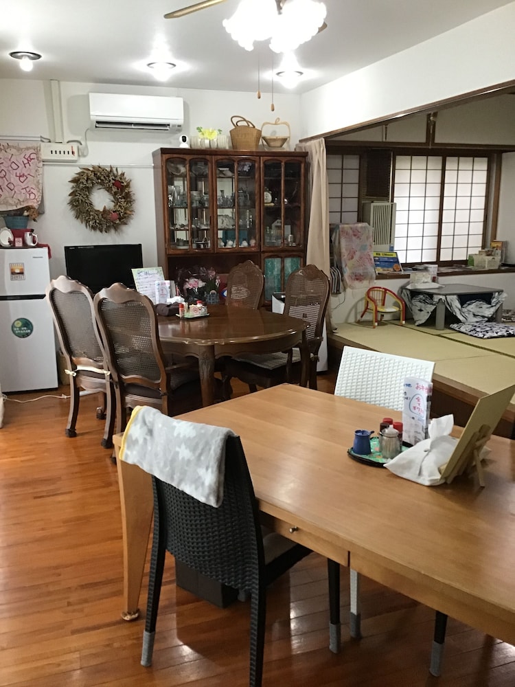 Twin Room - Photo 2
