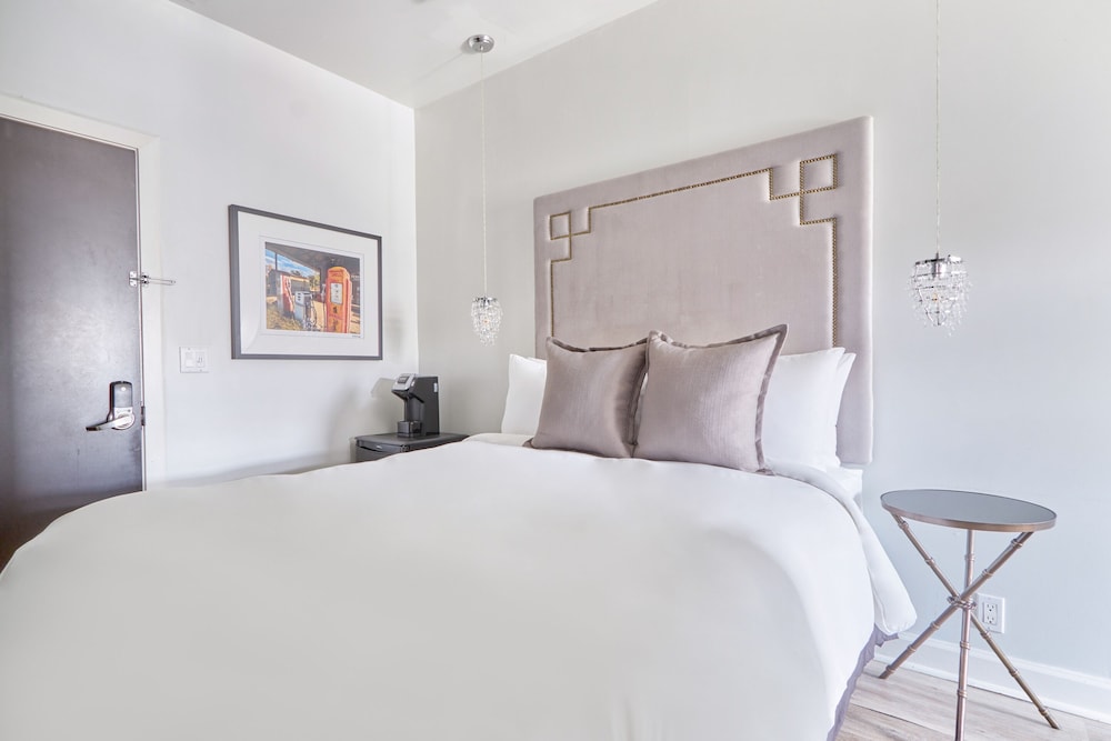 Room, 1 Queen Bed photo 1