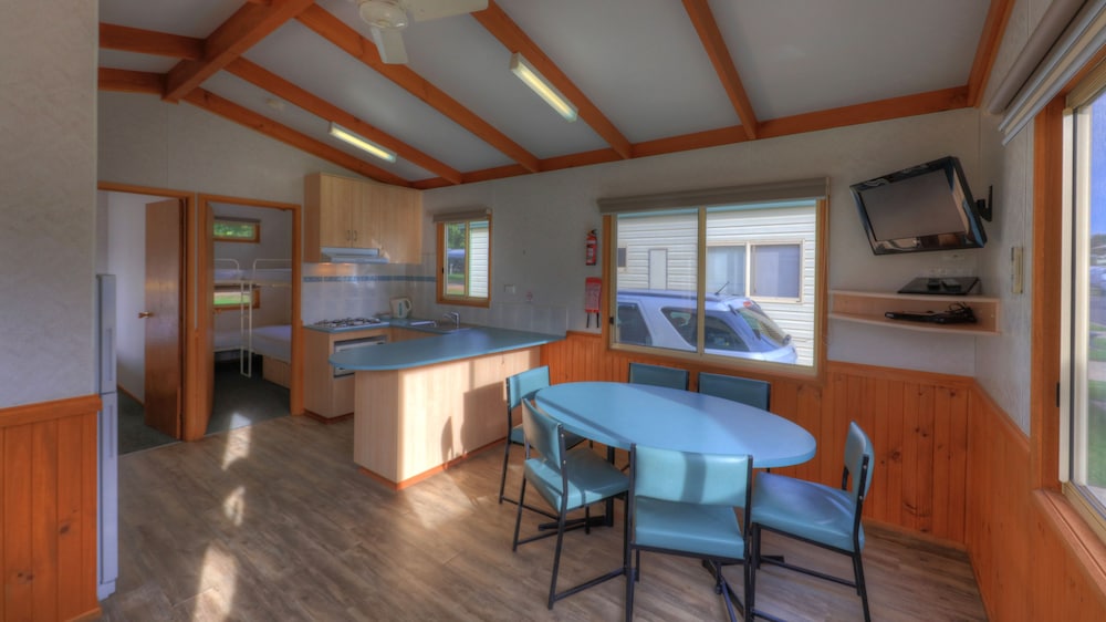 Ensuite Cabin photo 3
