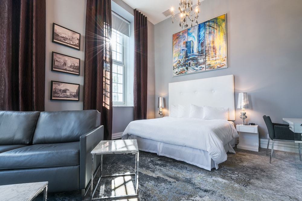 Panoramic Suite, 1 King Bed with Sofa bed, Park View photo 3