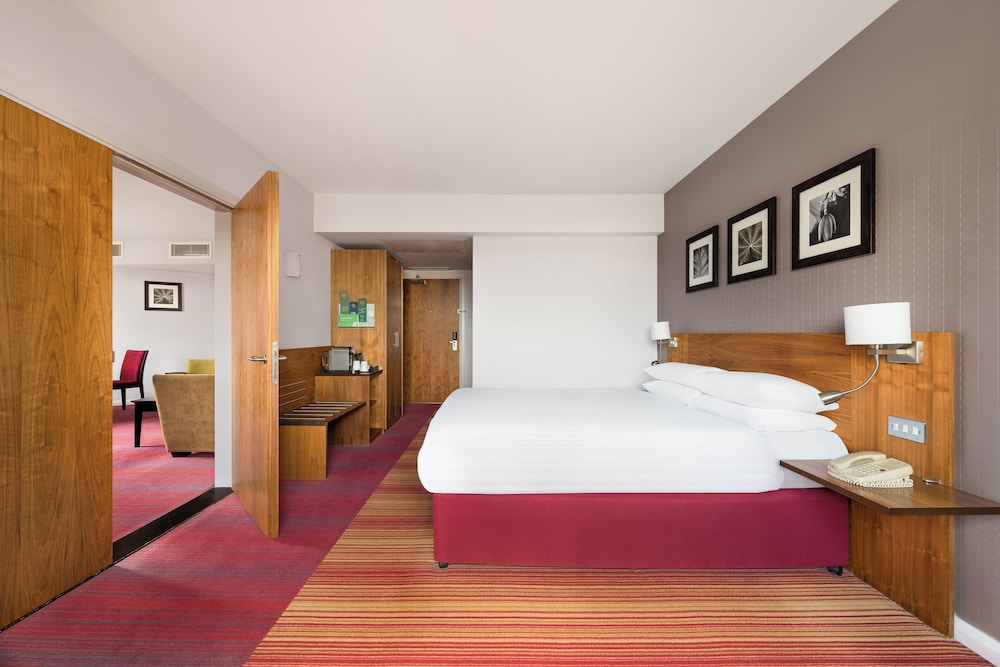 Suite, 1 King Bed photo 3