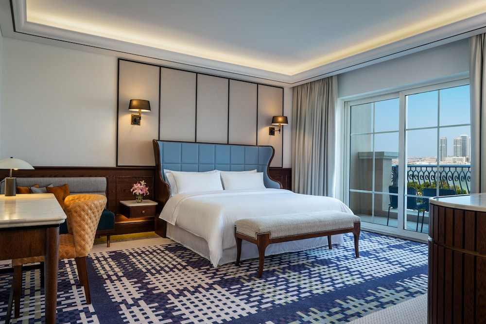 Family 2 Bedroom Suite, Sea View, Balcony, 1 King, 2 Queens Sofa bed, Breakfast, Club Lounge access — photo 8