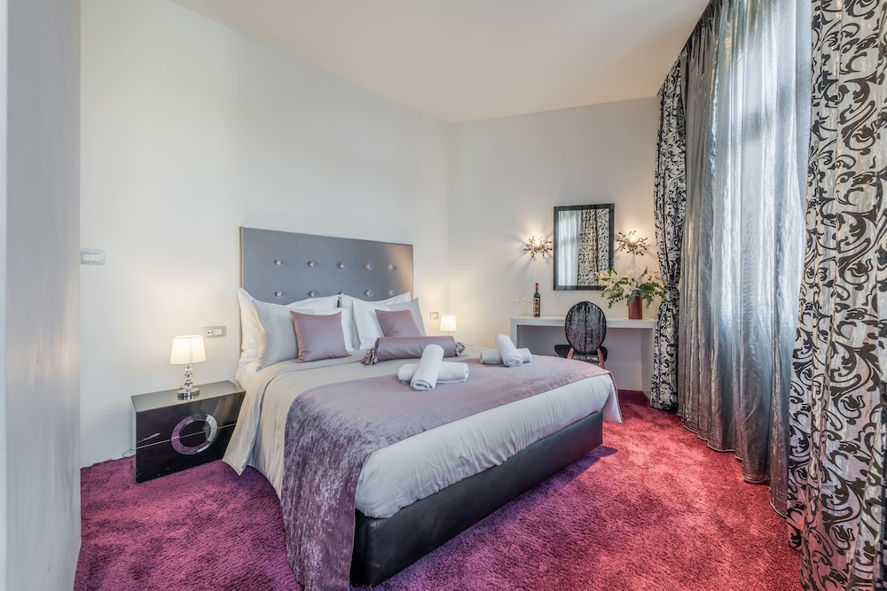 Deluxe Double Room &amp; Extra Sofa Bed, City View photo 1