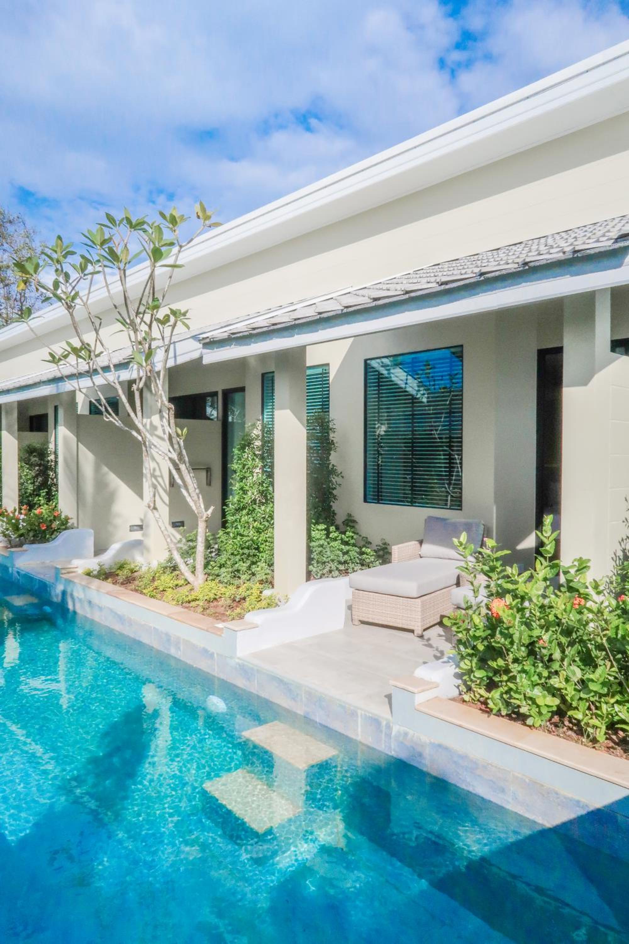 Deluxe Family Room  with Pool Access - Photo 22