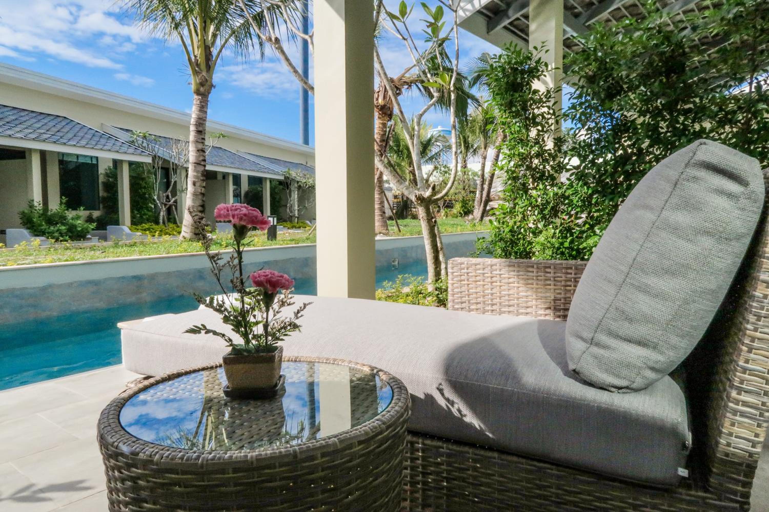 Deluxe Family Room  with Pool Access - Photo 25