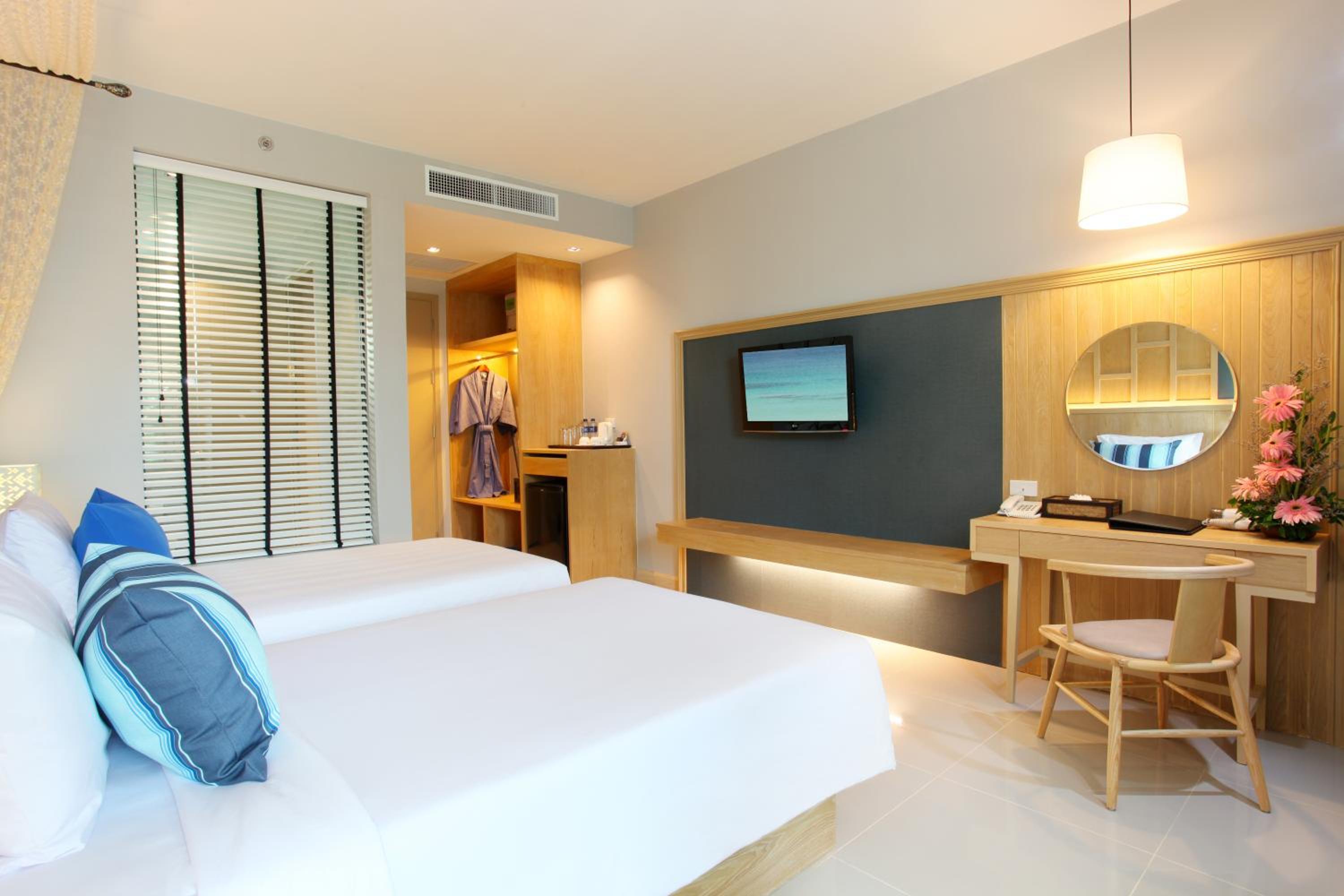 Deluxe Family Room  with Pool Access - Photo 1