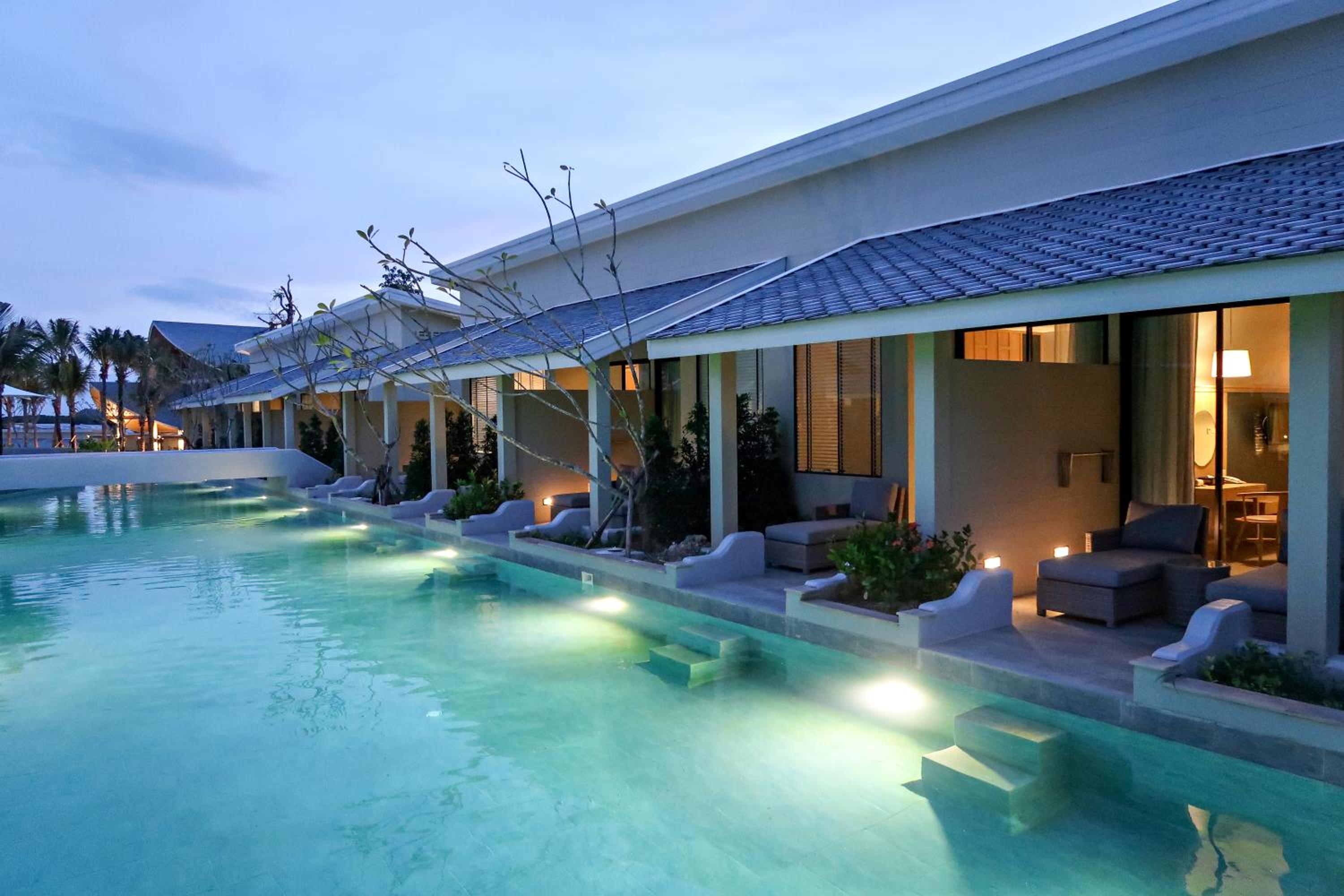 Deluxe Family Room  with Pool Access - Photo 21