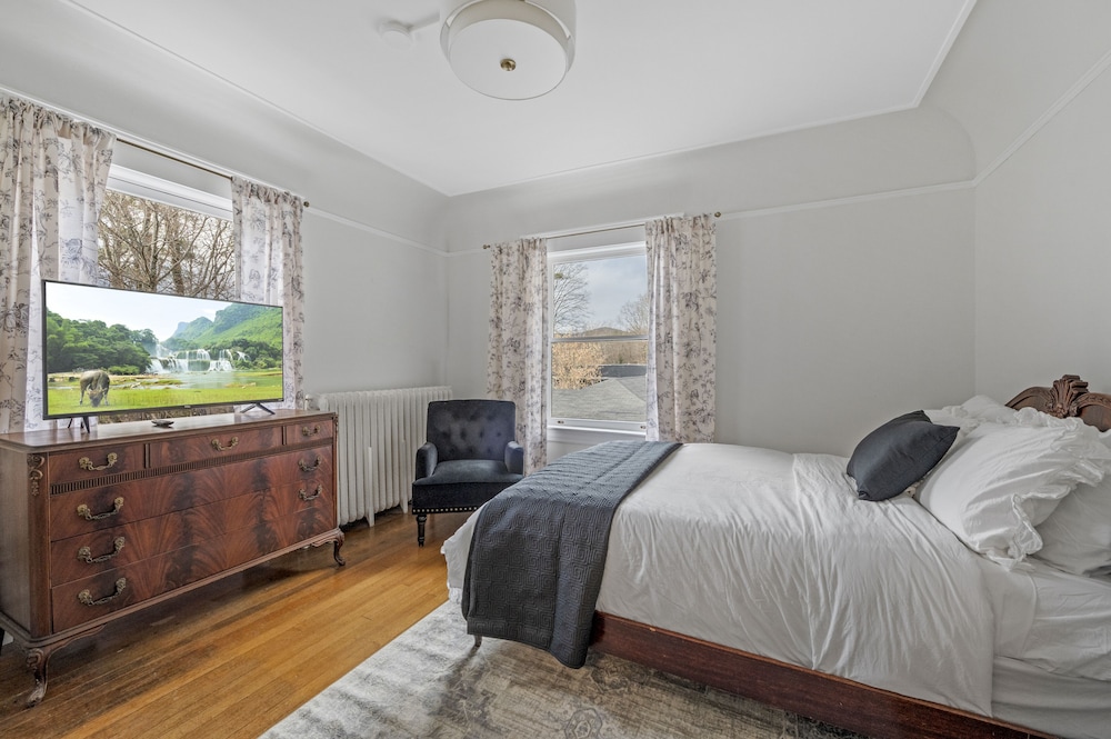 Mansion Room 1 photo 2