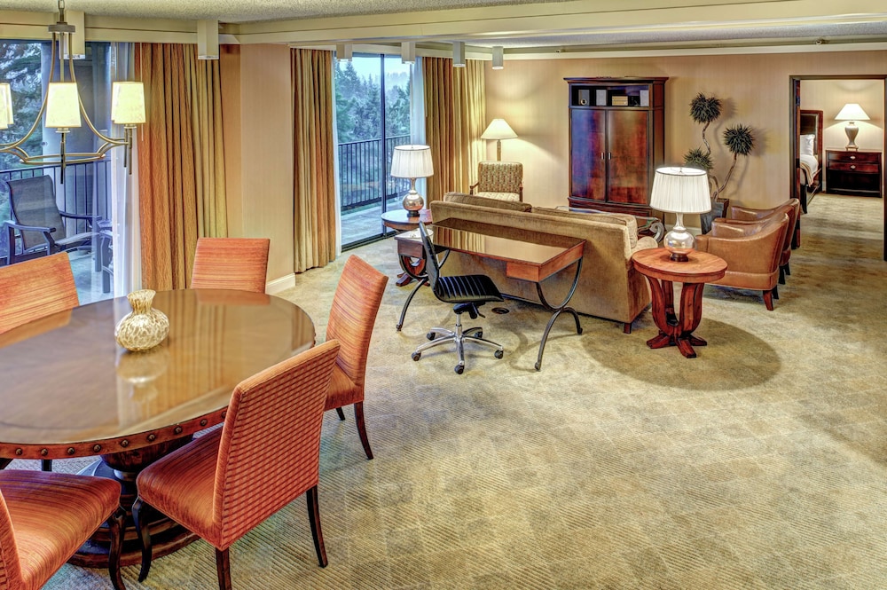 Premium Suite, 1 King Bed, Mountain View
