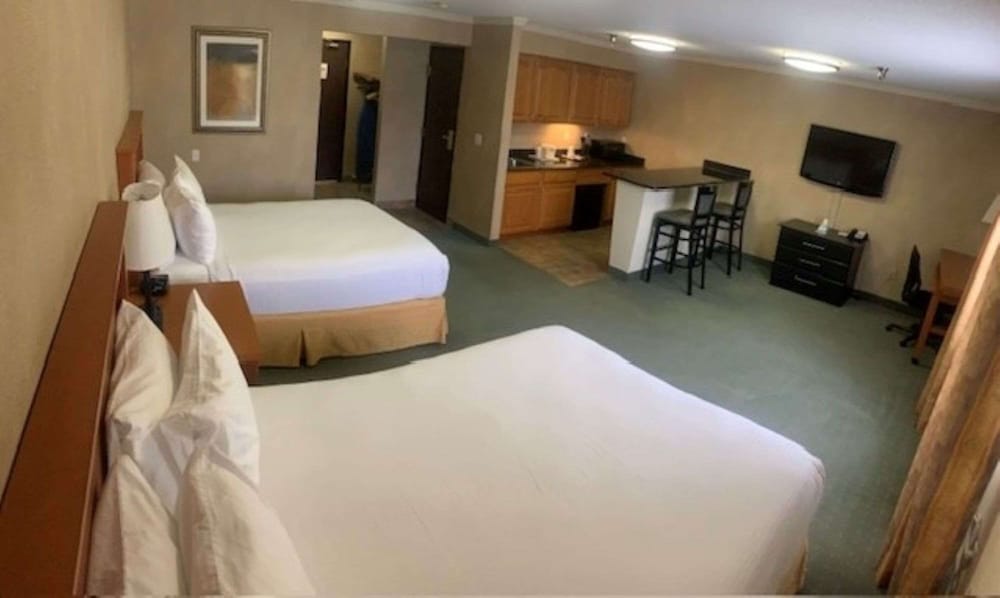 Suite, 2 Queen Beds, Non Smoking, Refrigerator & Microwave photo 2