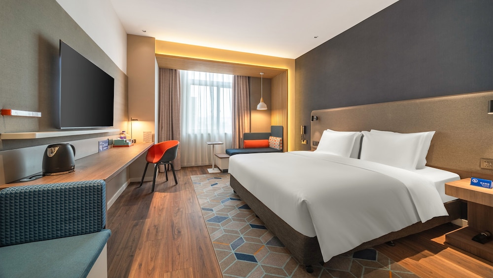 Standard Room, 1 King Bed photo 2