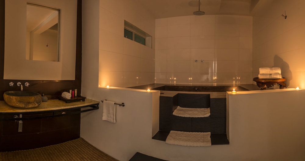 Suite - Photo 5